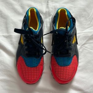 Barely worn Boys Nike shoes